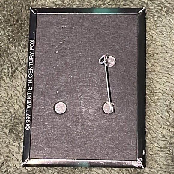 Alien Resurrection (1997) promotional movie Button - Used - Great Shape! - Picture 2 of 7